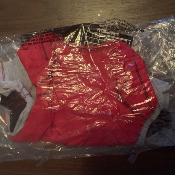 NHL Arizona coyotes 3 Piece baby creeper set (NWT) - Picture 5 of 5